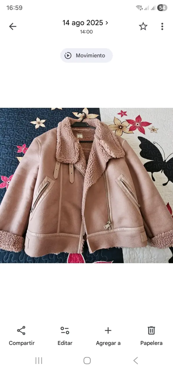 Chaqueta de piel sintética rosada