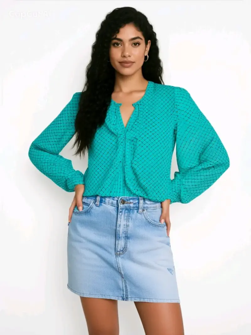 Blusa turquesa con patrón - 1