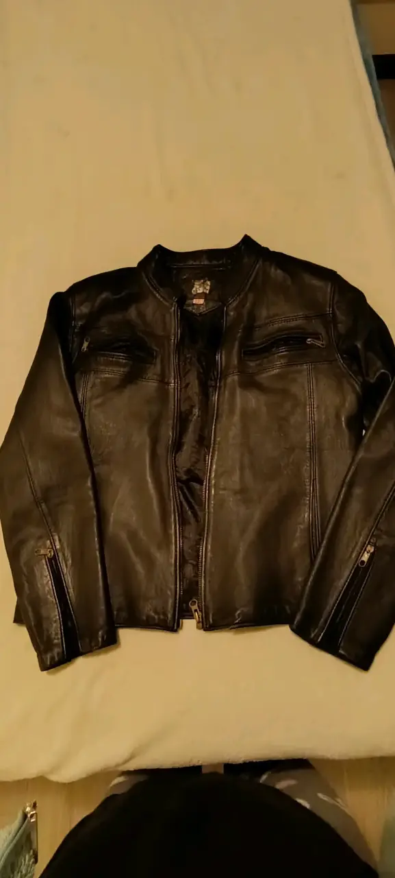 Chaqueta negra de cuero (real) - 4