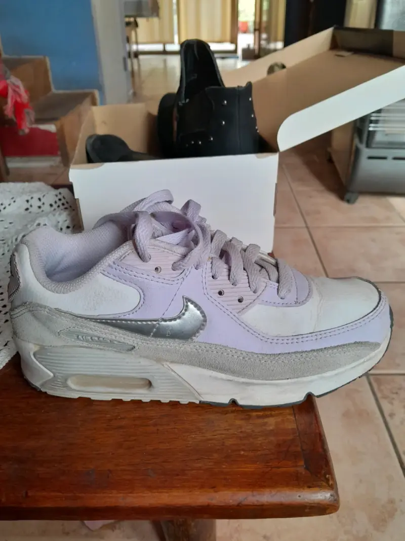 Zapatillas deportivas blancas y lilas#37