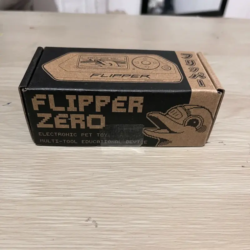 Dispositivo Flipper Zero con accesorios - 4