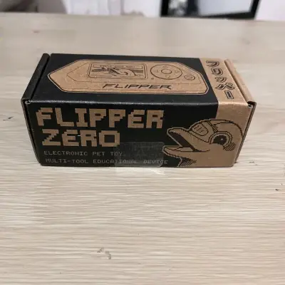 Dispositivo Flipper Zero con accesorios - miniatura 4