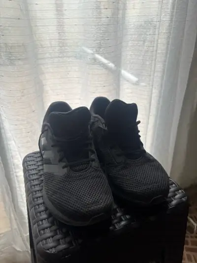 Zapatillas deportivas negras - miniatura 1