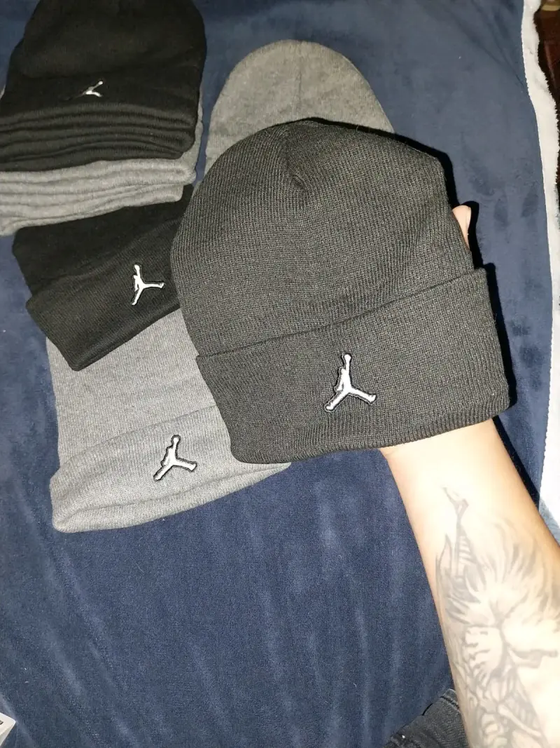 Gorros de lana gris y negro - 2