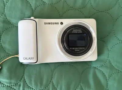 Cámara Samsung Galaxy blanca - miniatura 1