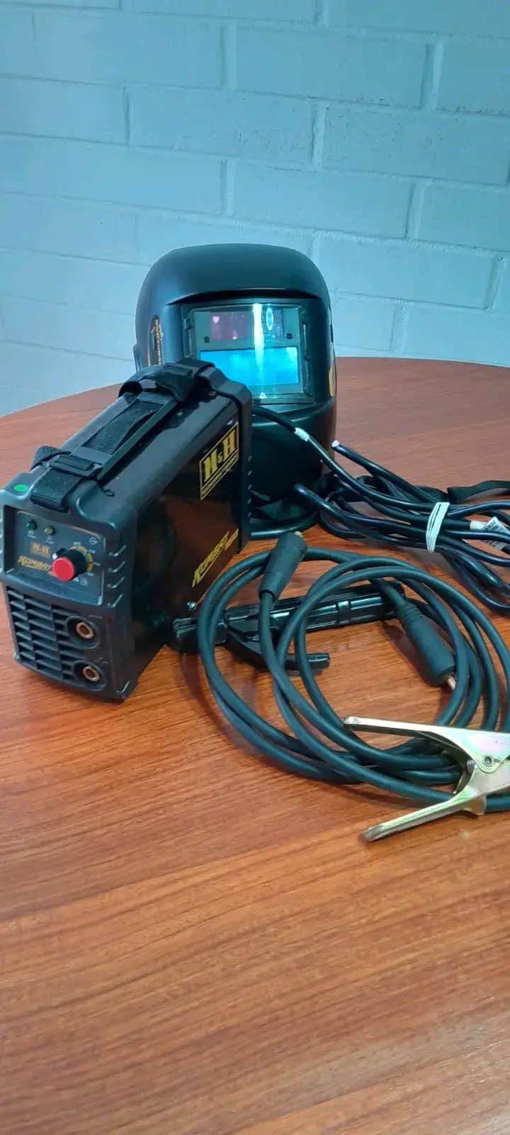 Soldadora M&H Kombat compacta - 1