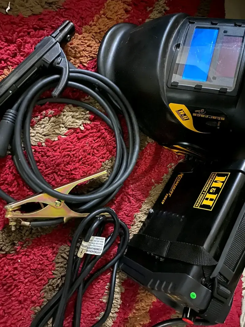 Soldadora M&H Kombat compacta - 6