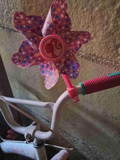Bicicleta 16 infantil con molinillo Barbie - miniatura 1