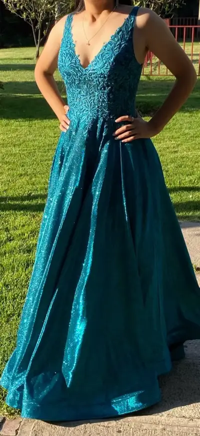 Vestido verde elegante con brillo - miniatura 4