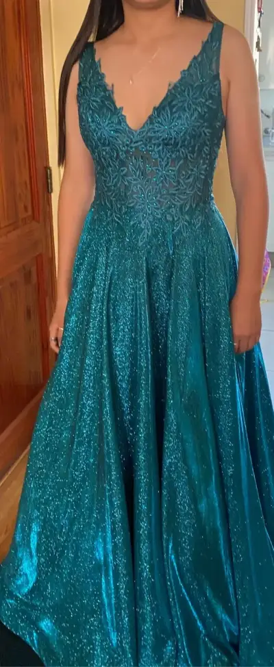Vestido verde elegante con brillo - miniatura 5