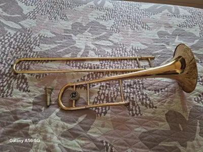 Trombón de latón brillante - miniatura 1