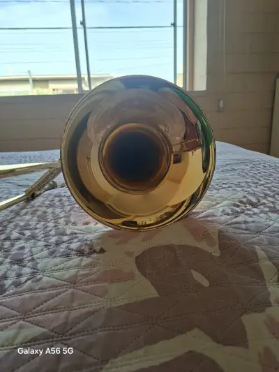Trombón de latón brillante - miniatura 3