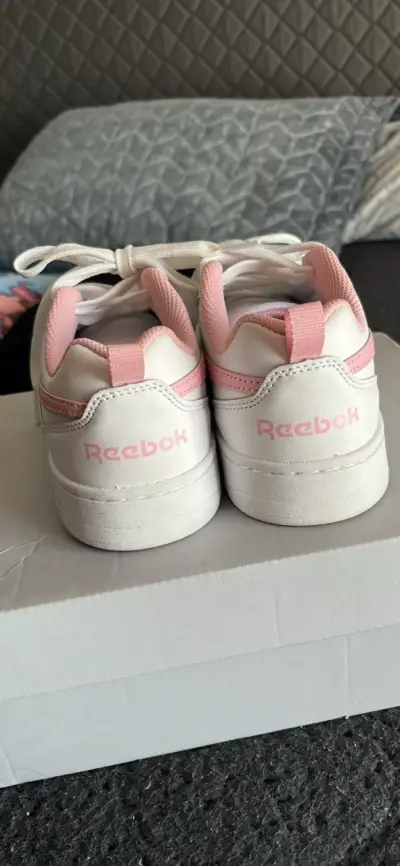 Zapatillas blancas con detalles rosados - miniatura 4