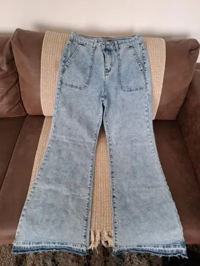 Jeans acampanados celestes talla 36 - miniatura 1