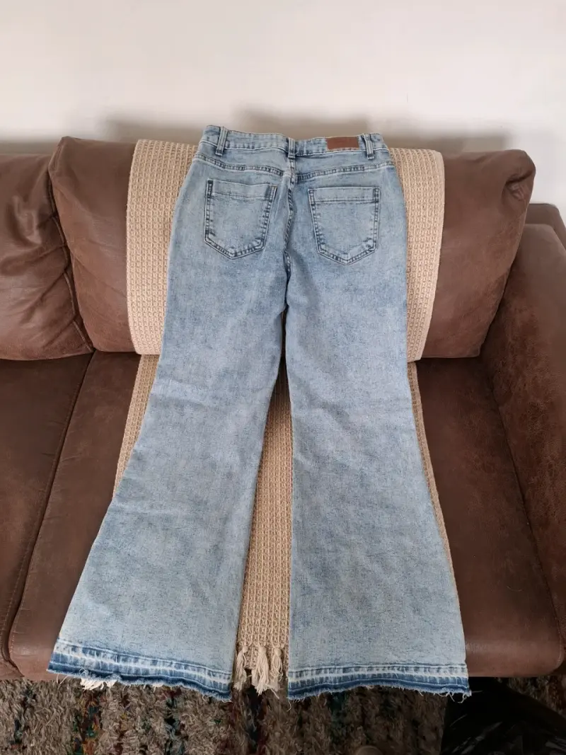 Jeans acampanados celestes talla 36 - 2