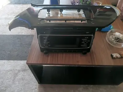 Radio de auto con panel - miniatura 1