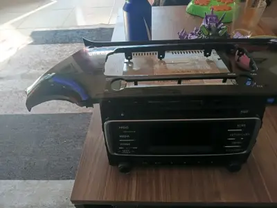 Radio de auto con panel - miniatura 3