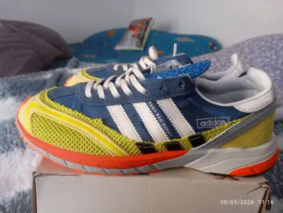 Zapatillas Adida AdiZero SL72 edición Bad Bunny - miniatura 1