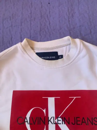 Polerón Calvin Klein blanco y rojo - miniatura 2