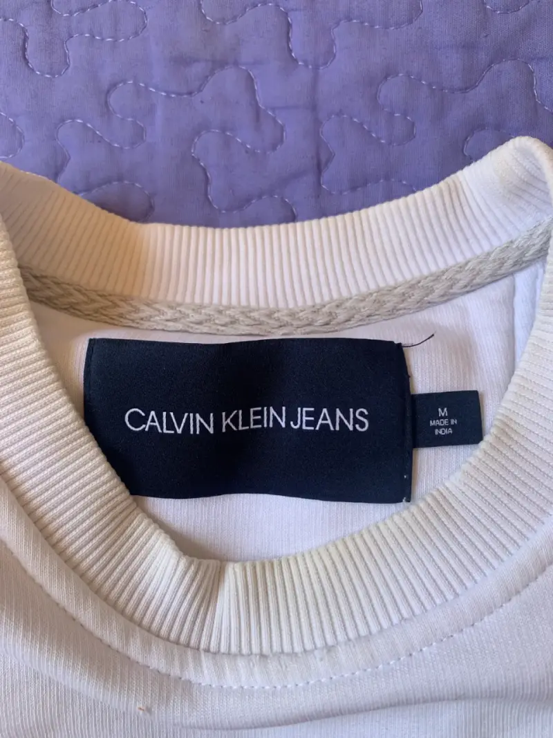 Polerón Calvin Klein blanco y rojo - 4