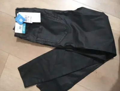 Jeans negros talla 36 nuevos - miniatura 1