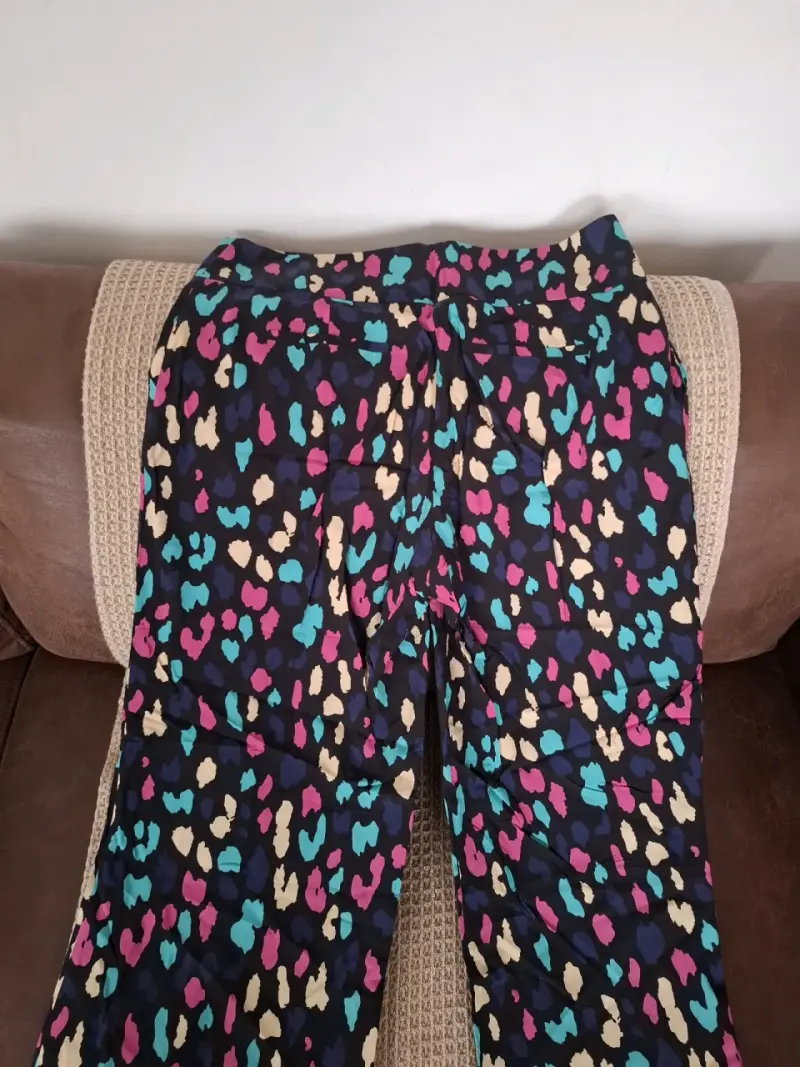 Pantalones tela estampado leopardos multicolor - 3