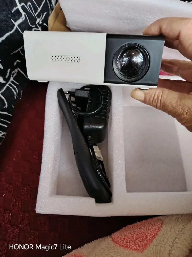 Mini proyector portátil - 2