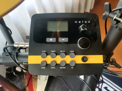 Batería electrónica amarilla y negra - miniatura 2