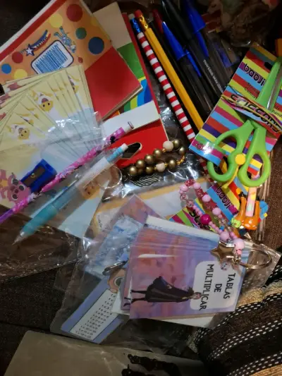 Lote artículos escolares y de oficina - miniatura 1