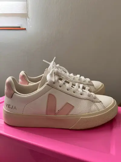Zapatillas Veja blancas y rosadas - miniatura 1