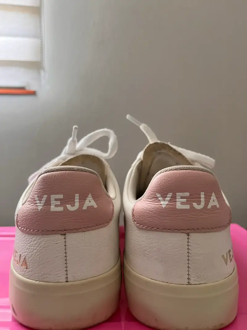 Zapatillas Veja blancas y rosadas - 2