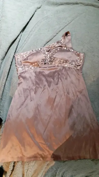 Vestido beige con apliques - miniatura 1