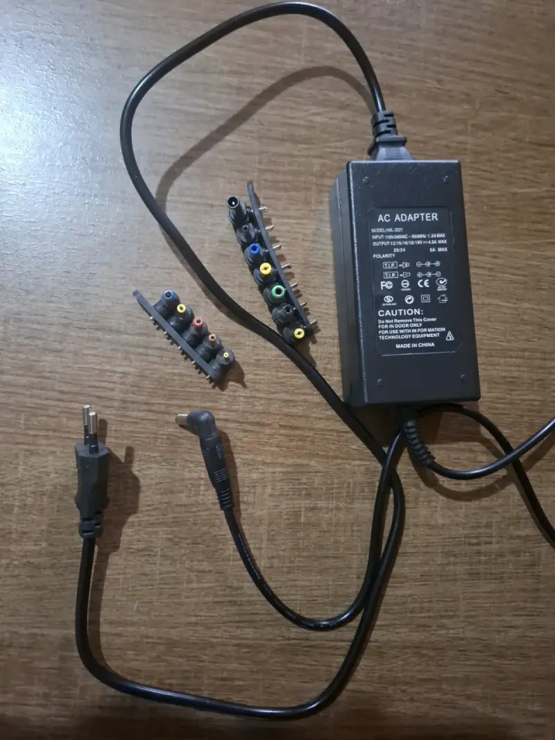 Adaptador de corriente AC 110V-240V - 3