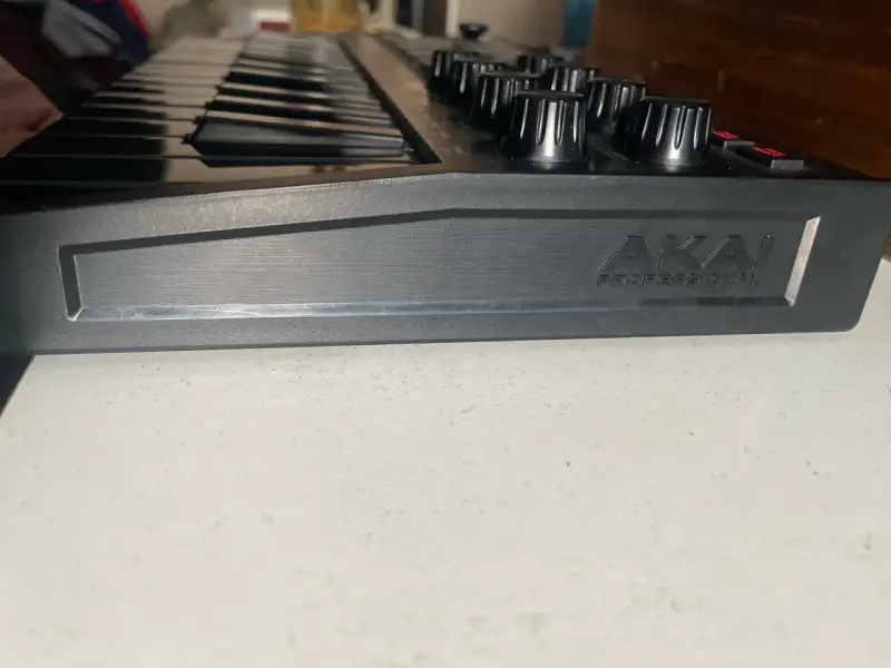 Controlador MIDI Akai MPK Mini color Negro - 4