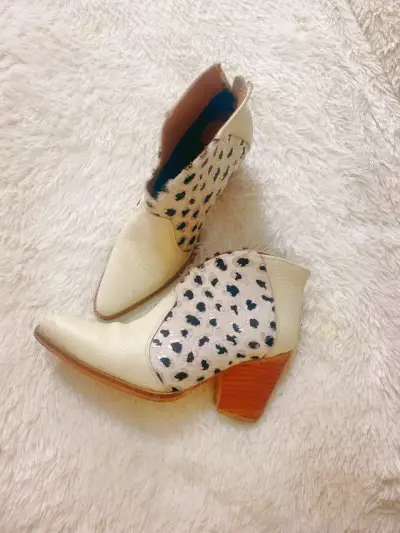 Botines blancos con estampado animal print - miniatura 1