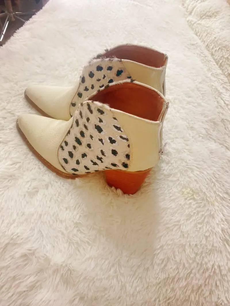 Botines blancos con estampado animal print - 3