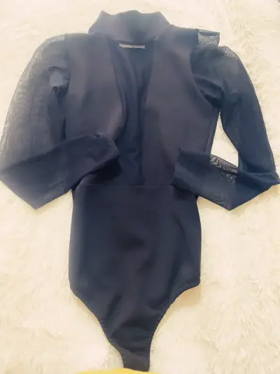 Body negro con mangas transparentes - miniatura 2