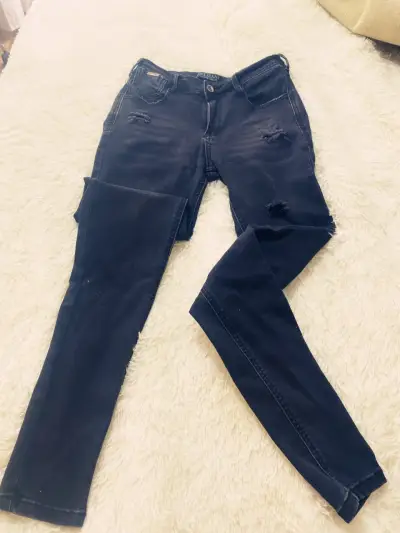 Jeans oscuros desgastados - miniatura 1