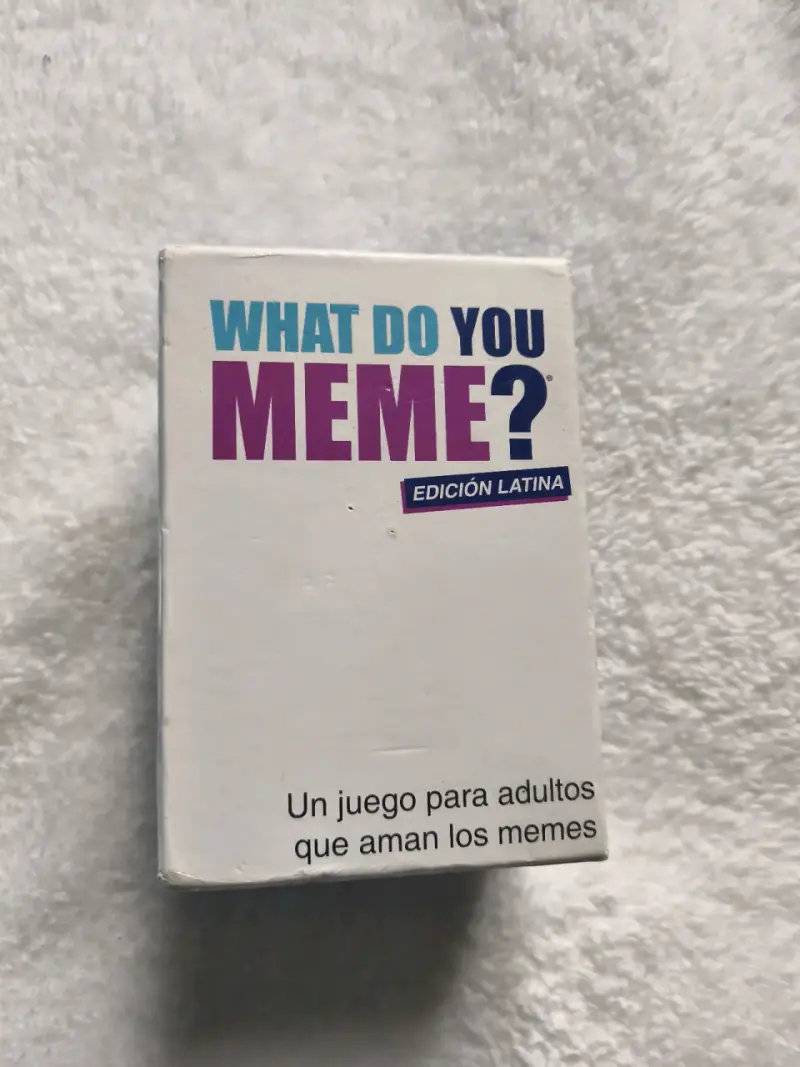 Juego de cartas 'What Do You Meme?' - 1