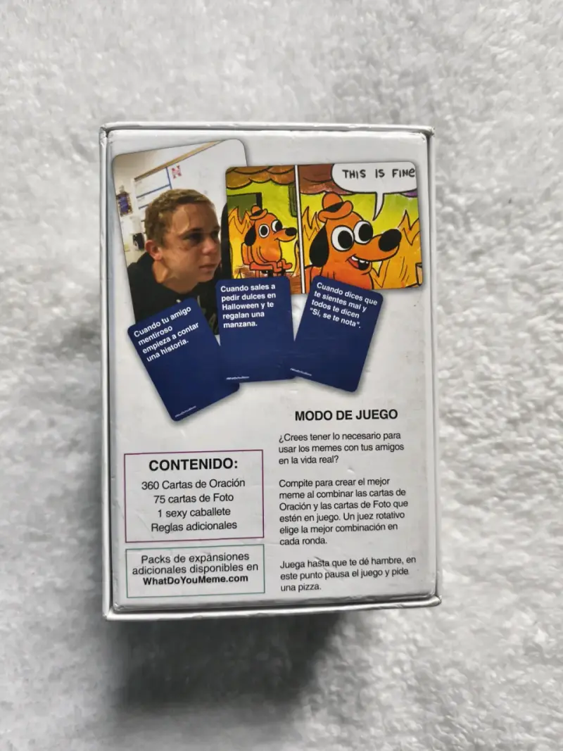 Juego de cartas 'What Do You Meme?' - 2
