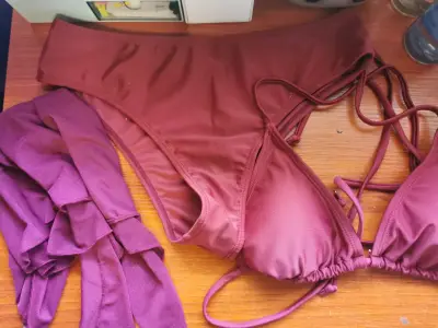 Bikini burdeo 3 piezas Talla M - miniatura 2