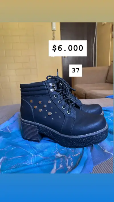 Botines negros con tachas, talla 37 - miniatura 1