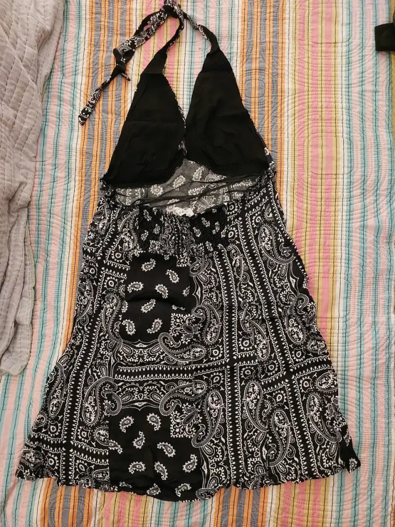 Vestido negro satin con diseño paisley - 2
