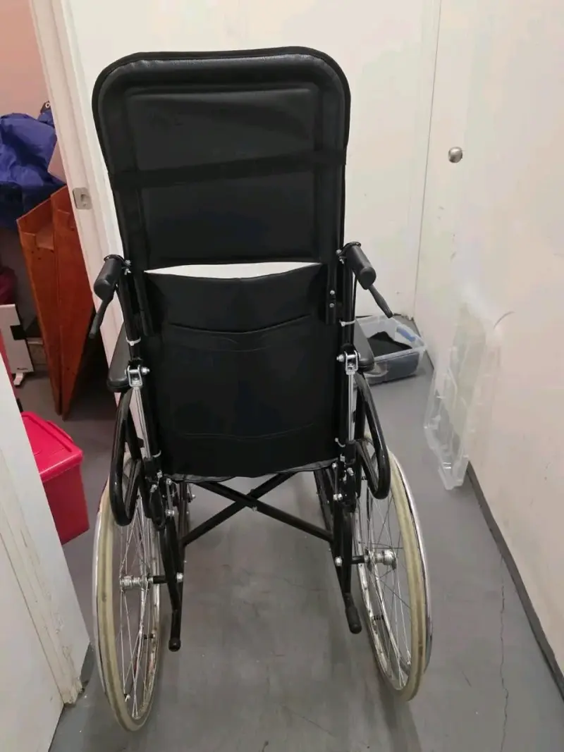 Silla de ruedas plegable negra - 3