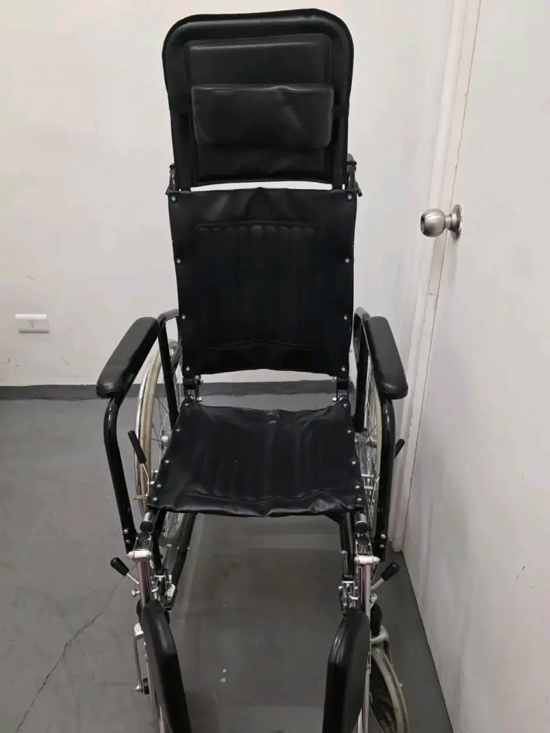 Silla de ruedas plegable negra - 4