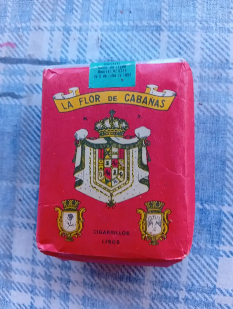 Paquete de cigarrillos vintage CABAÑA - 1