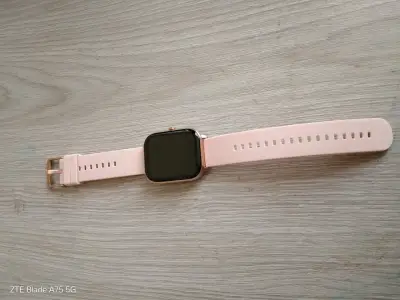 Smartwatch rosa con correa - miniatura 1