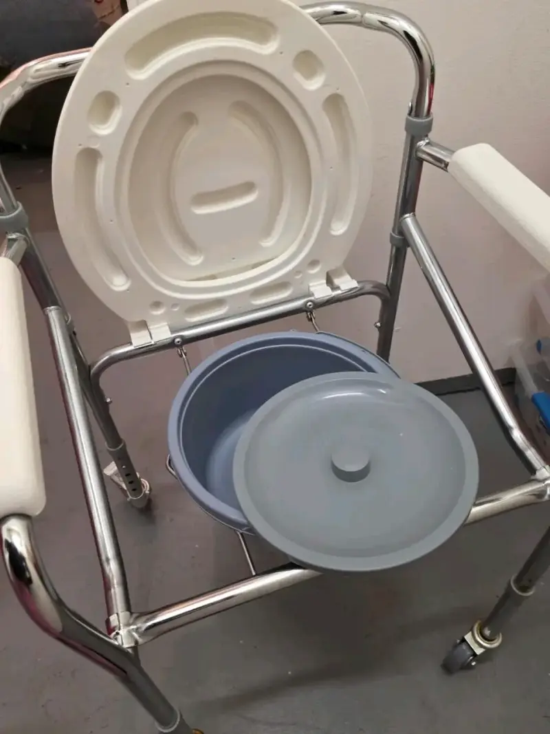 Silla baño con ruedas - 1