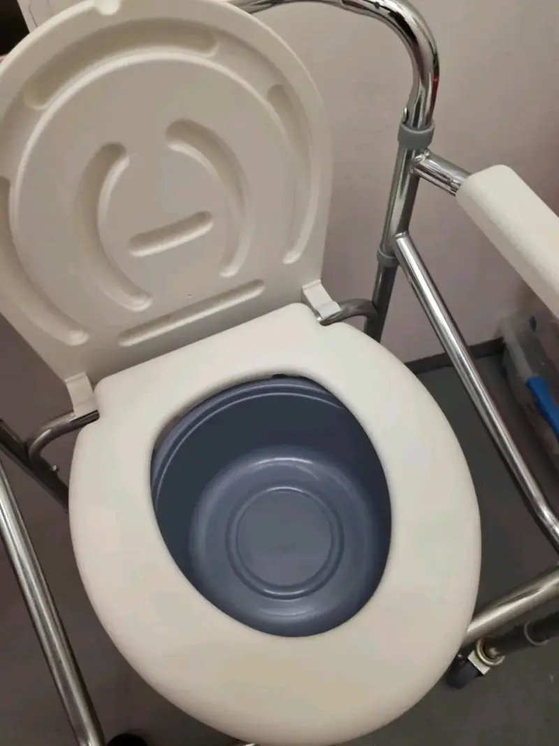Silla baño con ruedas - 2
