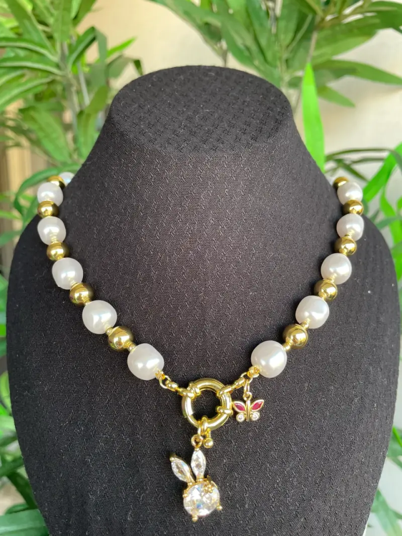 Collar con dije rosa y dorado - 2